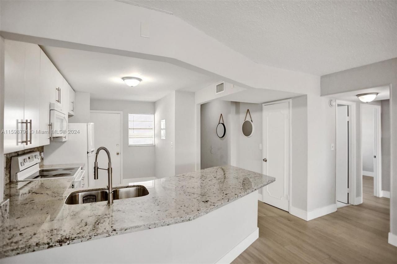 1770 NE 191st St, Unit 716-1, Miami, FL 33179 Photo