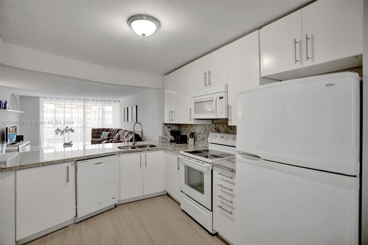 1770 NE 191st St, Unit 716-1, Miami, FL 33179 Photo