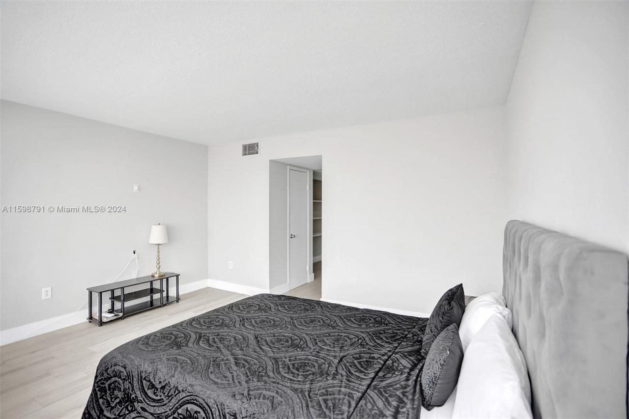 1770 NE 191st St, Unit 716-1, Miami, FL 33179 Photo