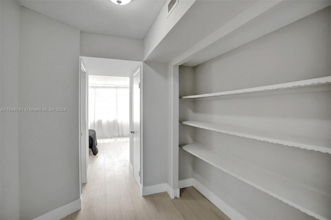 1770 NE 191st St, Unit 716-1, Miami, FL 33179 Photo