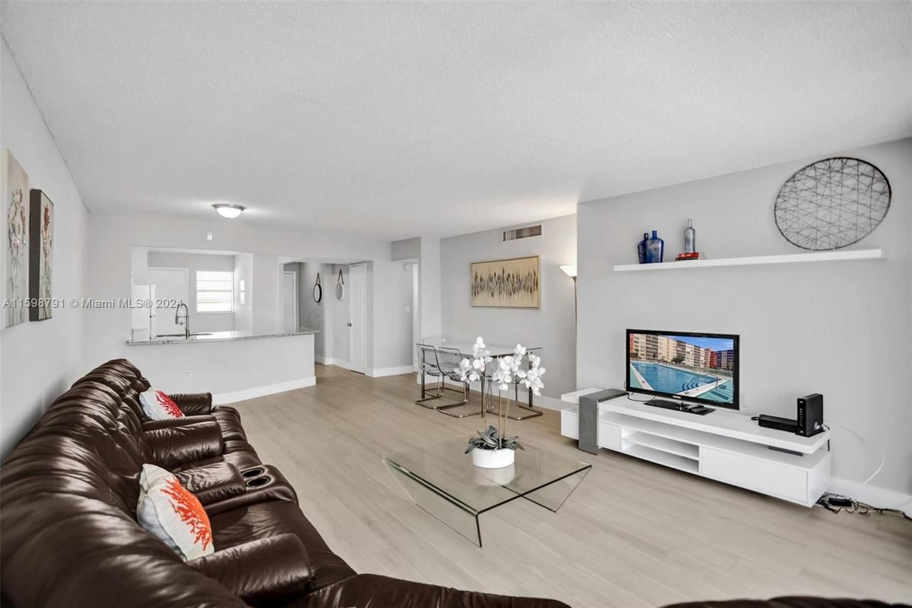 1770 NE 191st St, Unit 716-1, Miami, FL 33179 Photo