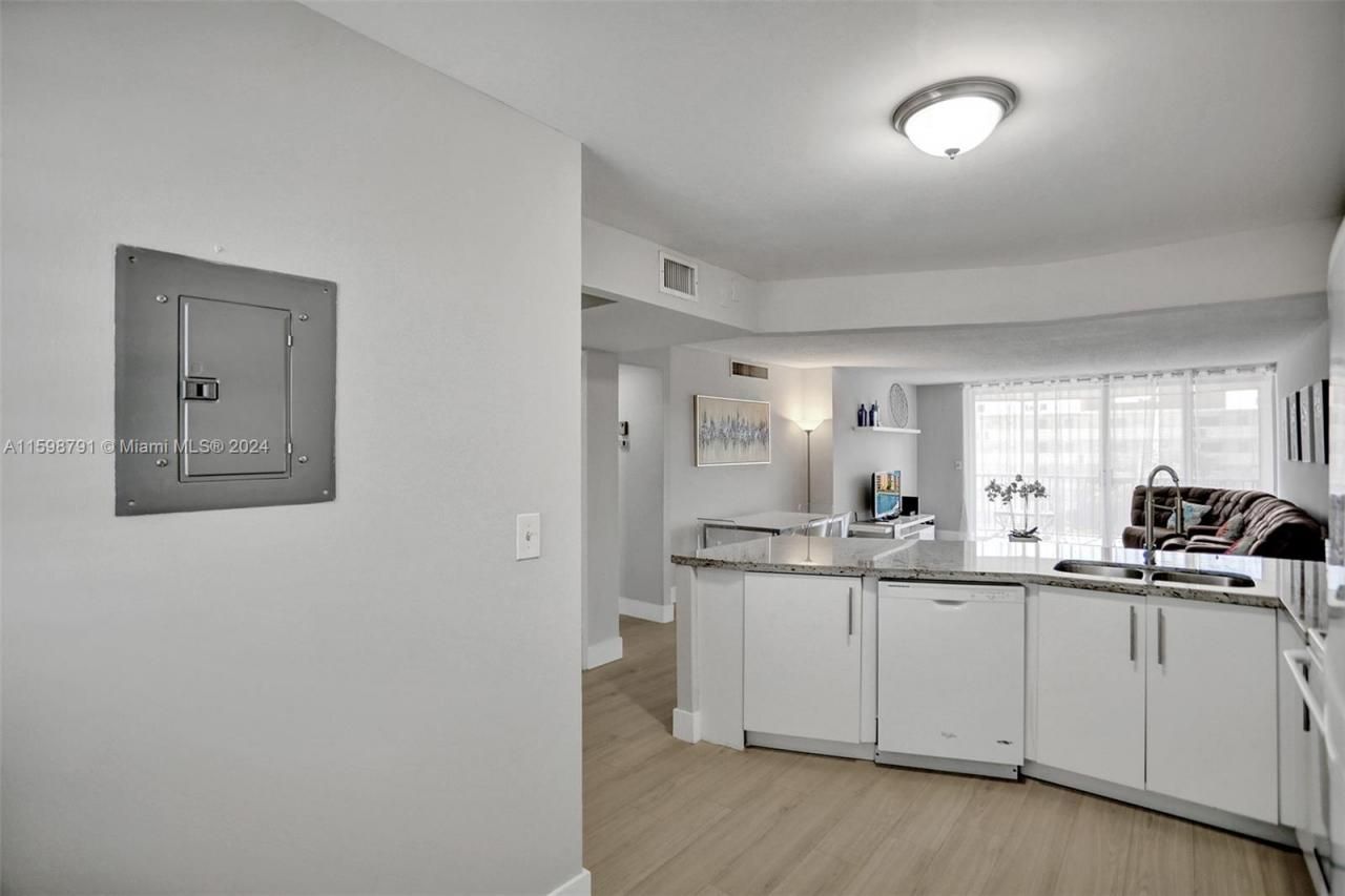 1770 NE 191st St, Unit 716-1, Miami, FL 33179 Photo