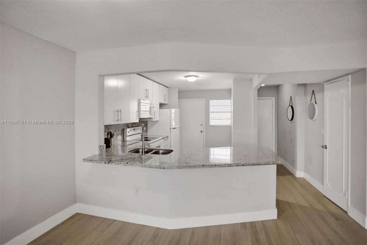 1770 NE 191st St, Unit 716-1, Miami, FL 33179 Photo