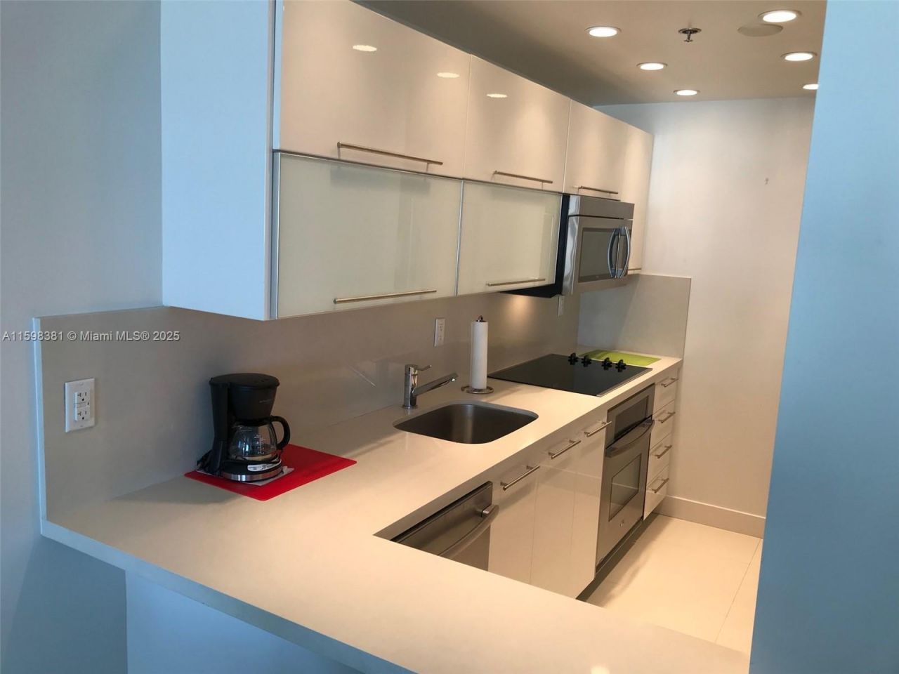 100 Lincoln Rd, Unit 808, Miami Beach, FL 33139 Photo