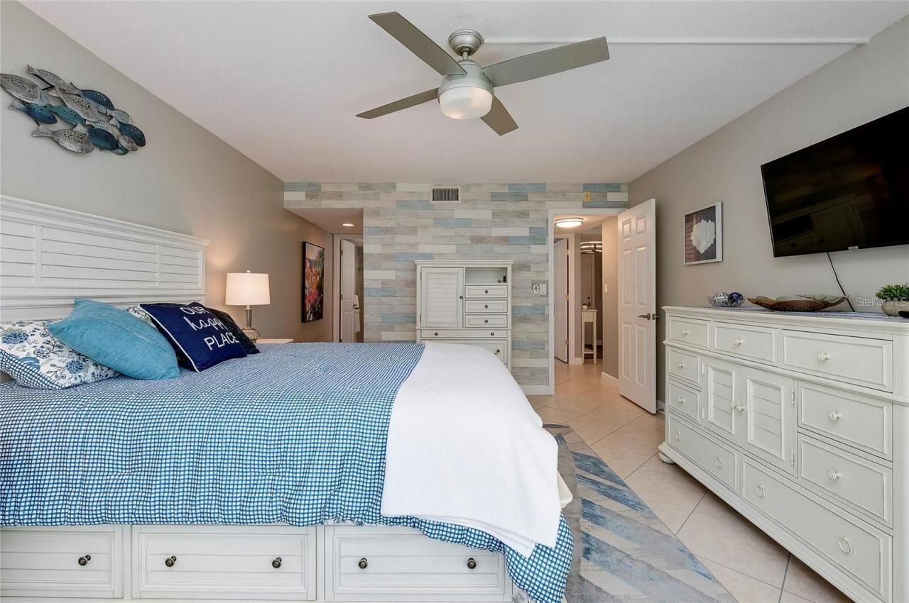 1350 N Portofino Drive, Unit 207, Sarasota, FL 34242 Photo