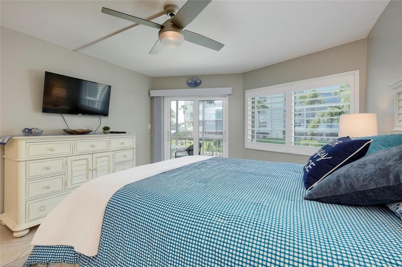 1350 N Portofino Drive, Unit 207, Sarasota, FL 34242 Photo