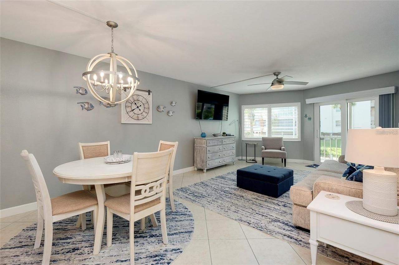 1350 N Portofino Drive, Unit 207, Sarasota, FL 34242 Photo