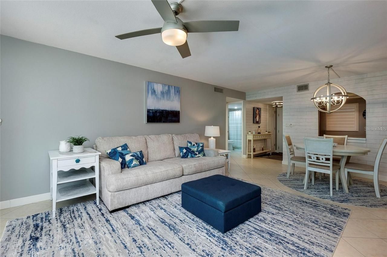 1350 N Portofino Drive, Unit 207, Sarasota, FL 34242 Photo