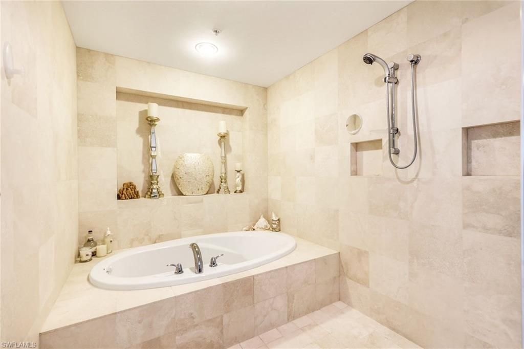 275 Indies Way, Unit 605, Naples, FL 34110 Photo