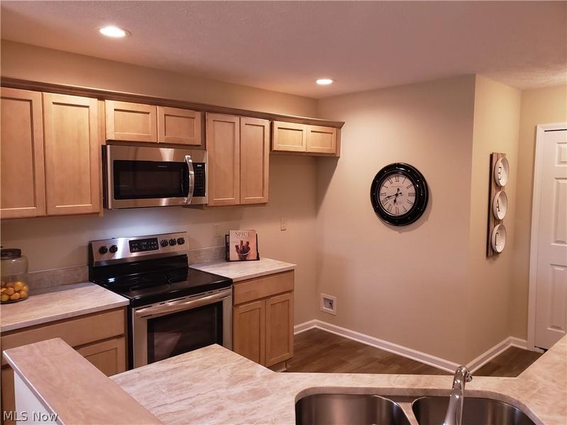 106 Stonecrest Trail, Elyria, OH 44035 Photo 13