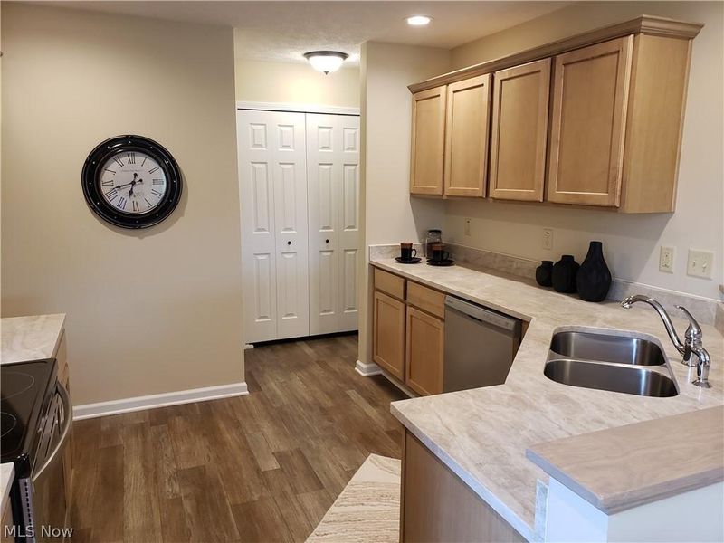 106 Stonecrest Trail, Elyria, OH 44035 Photo 14