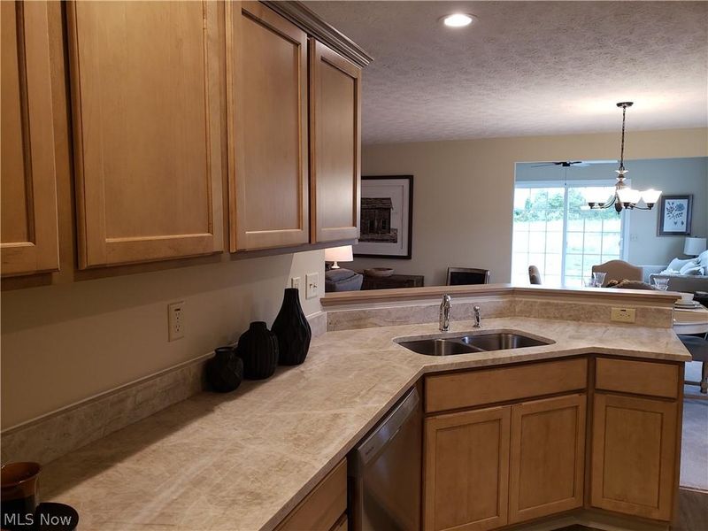 106 Stonecrest Trail, Elyria, OH 44035 Photo 8