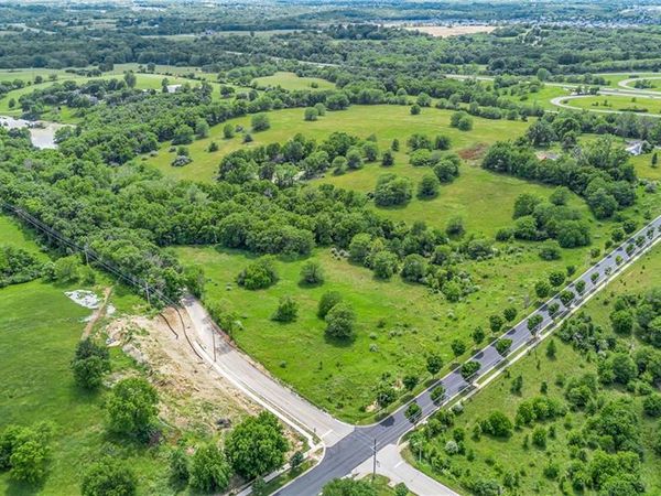 10700 NE Reinking Road, Kansas City, MO 64156