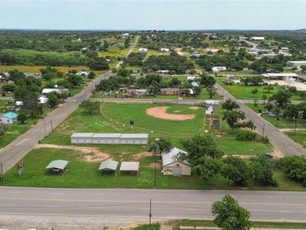 1106 Bessemer Avenue, Llano, TX 78643