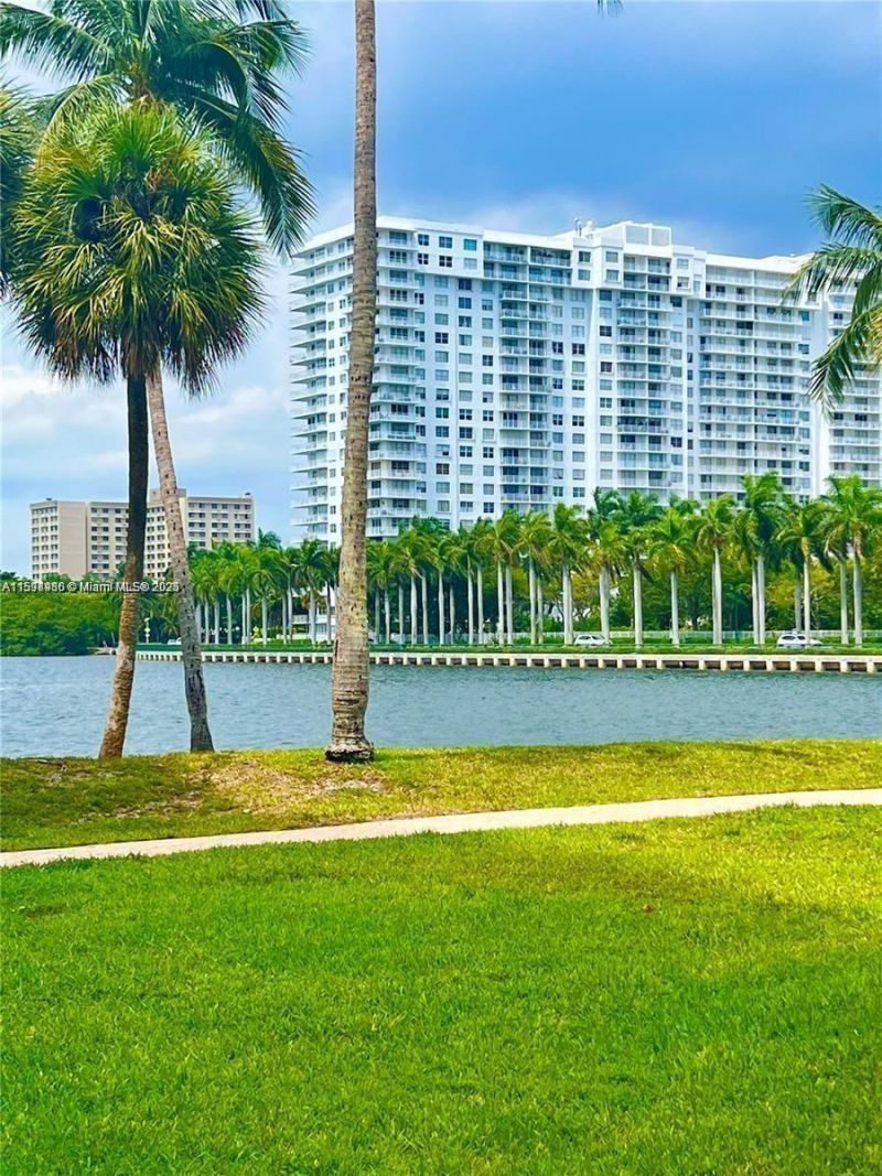 18151 NE 31st Ct, Unit 1404, Aventura, FL 33160 Photo
