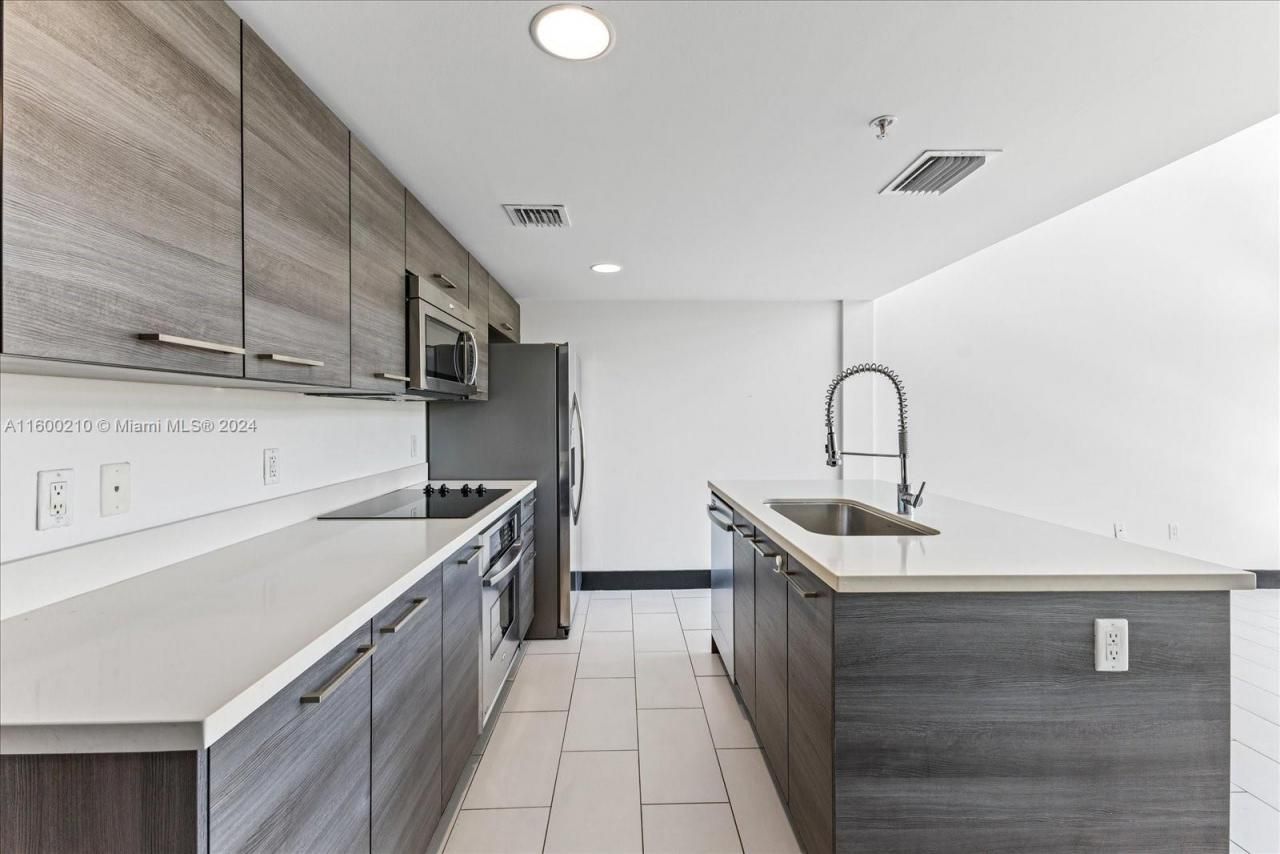 421 Meridian Ave, Unit 19, Miami Beach, FL 33139 Photo