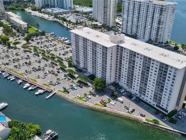 400 Kings Point Dr, Unit 527, Sunny Isles Beach, FL 33160