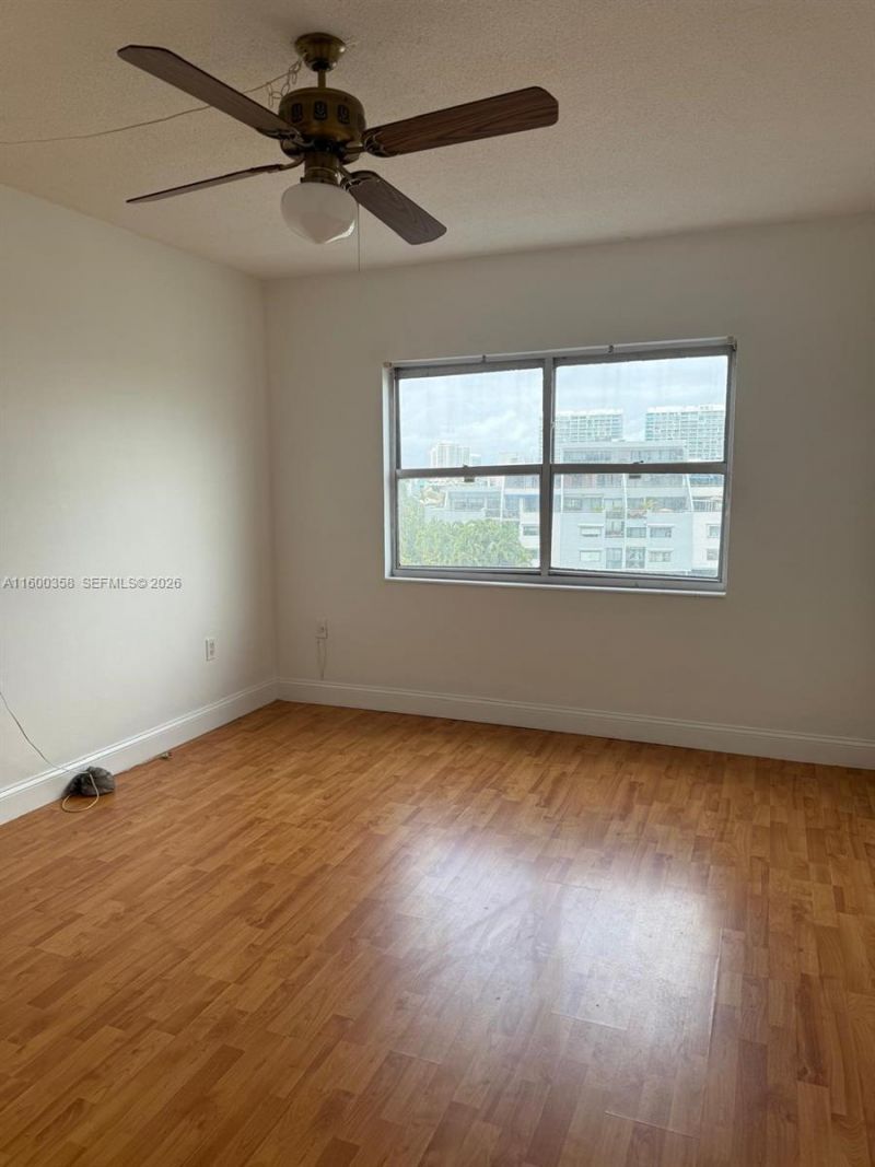 400 Kings Point Dr, Unit 527, Sunny Isles Beach, FL 33160 Photo