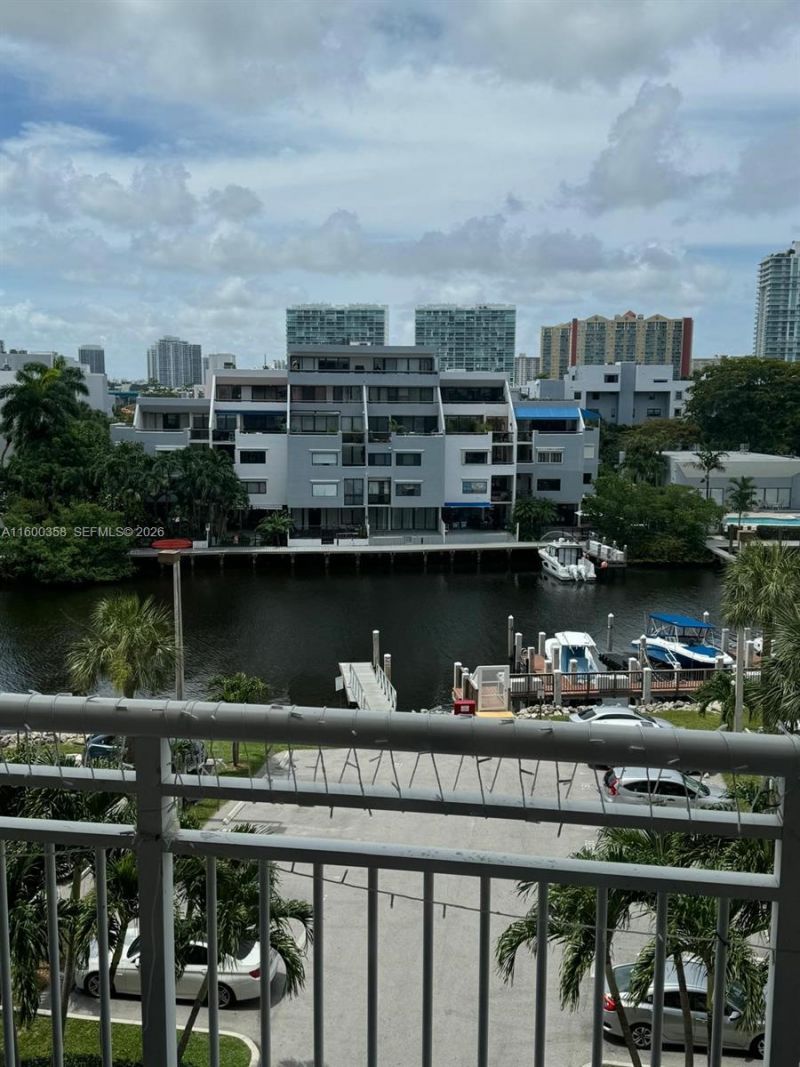 400 Kings Point Dr, Unit 527, Sunny Isles Beach, FL 33160 Photo