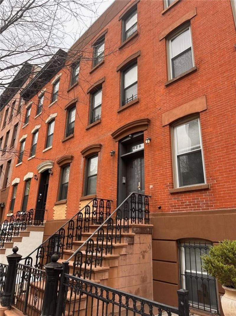 429 E 118th Street, New York, NY 10035 Main Photo
