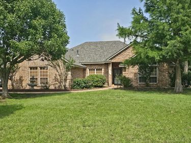 7 NW FOREST LN, LAWTON, OK 73505