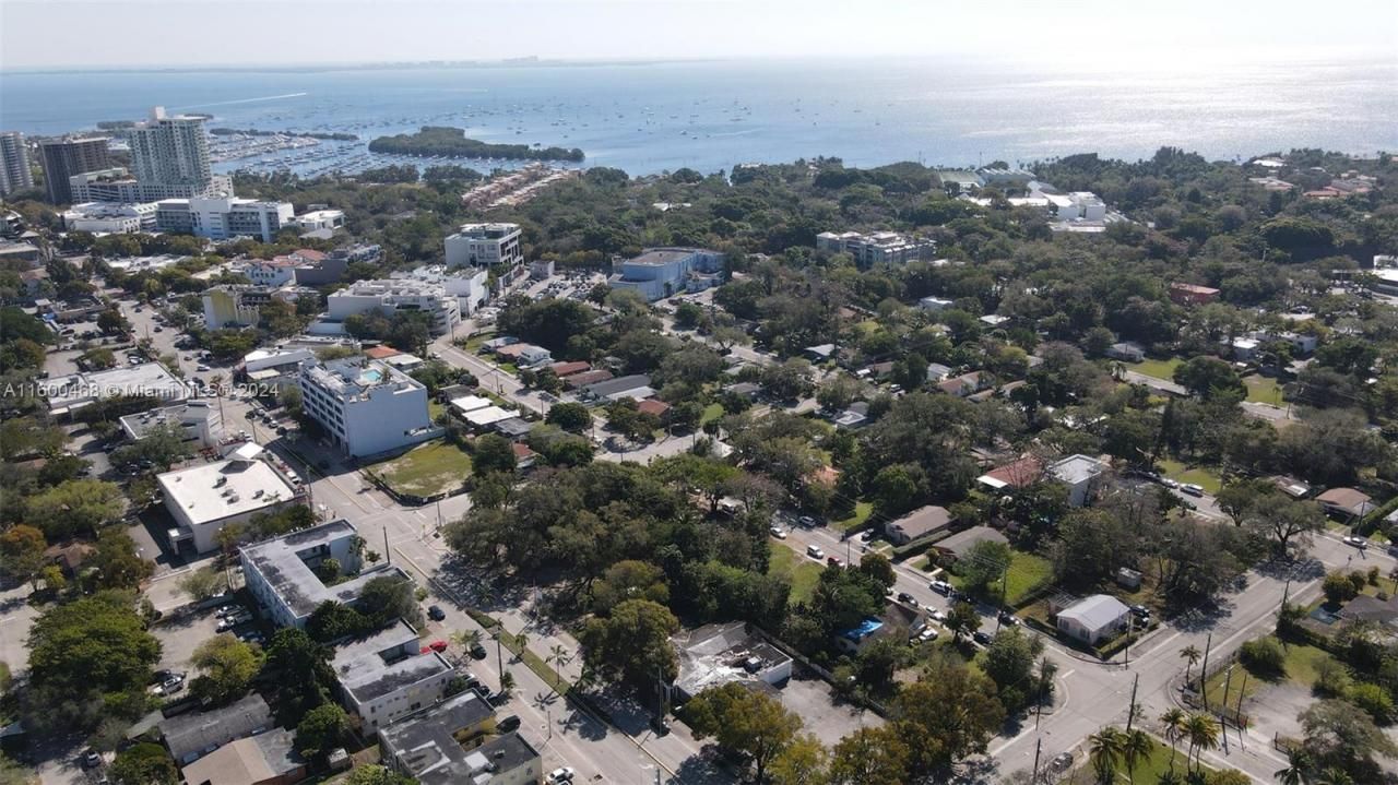 3373 Thomas Ave, Miami, FL 33133 Photo