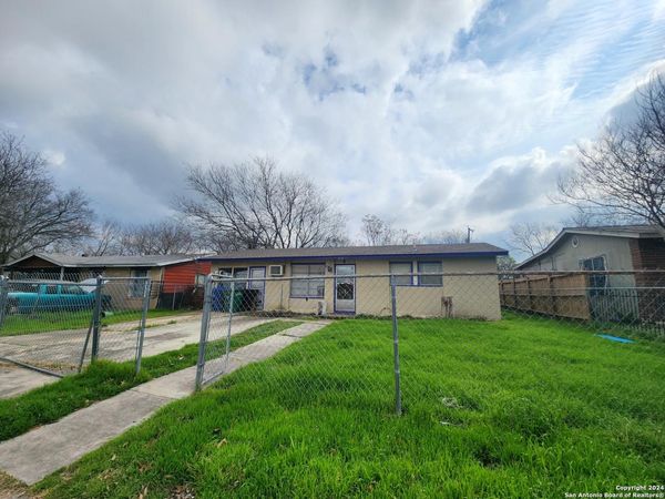 438 Park Plaza, San Antonio, TX 78237