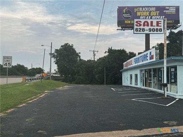 1104 E Veterans Memorial Boulevard, Killeen, TX 76541