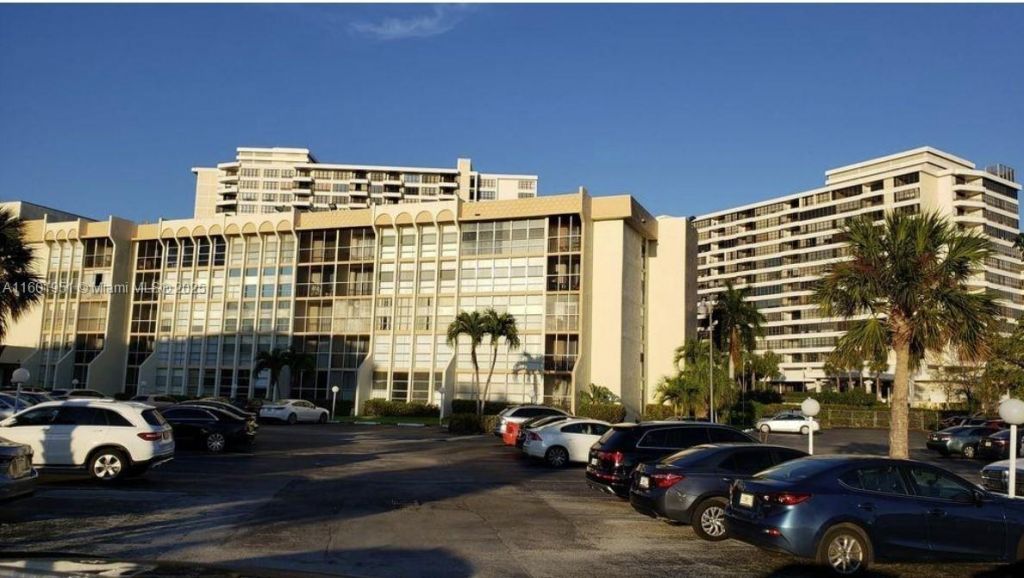 501 Three Islands Blvd, Unit 303, Hallandale Beach, FL 33009 Photo