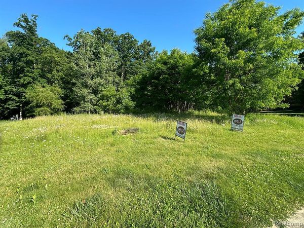 62 Donegal Court, Tyrone Twp, MI 48430