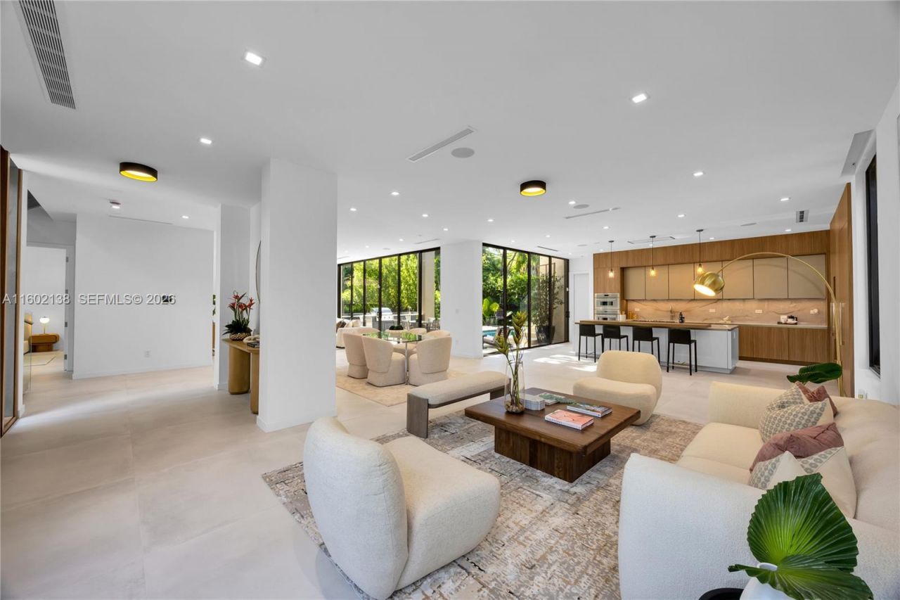 4090 Hardie Ave, Miami, FL 33133 Photo