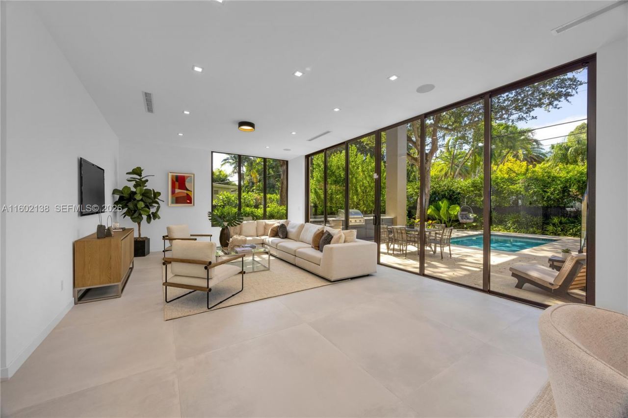 4090 Hardie Ave, Miami, FL 33133 Photo