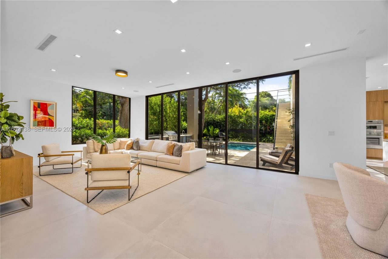 4090 Hardie Ave, Miami, FL 33133 Photo