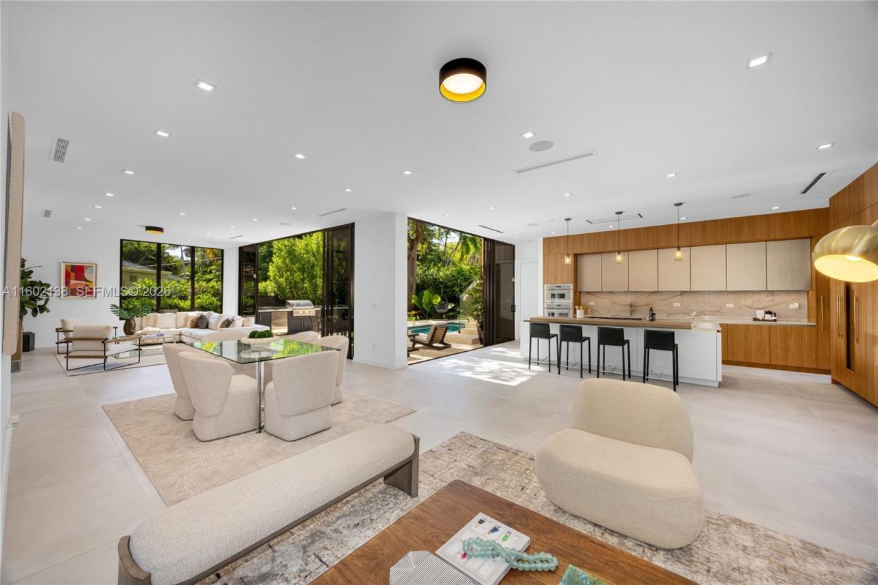 4090 Hardie Ave, Miami, FL 33133 Photo