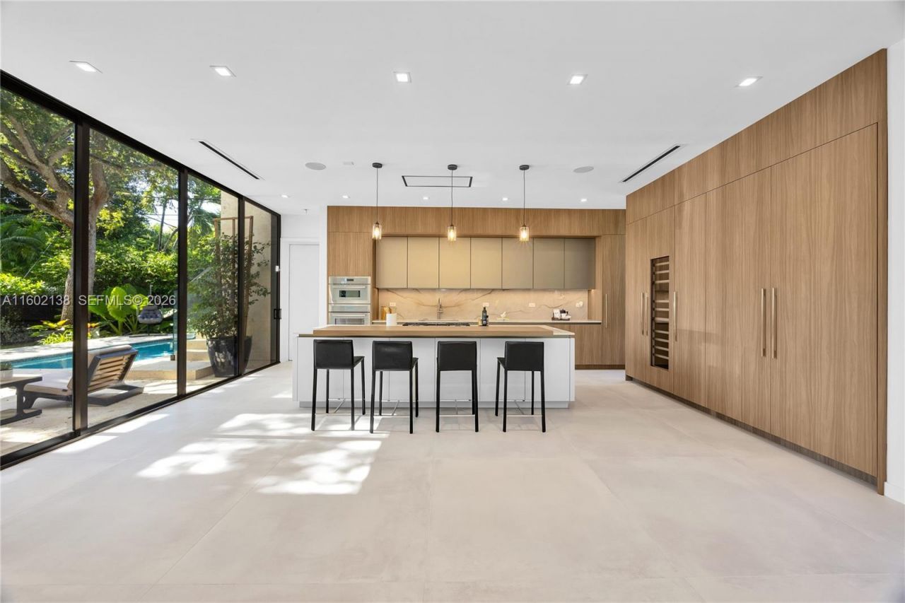 4090 Hardie Ave, Miami, FL 33133 Photo