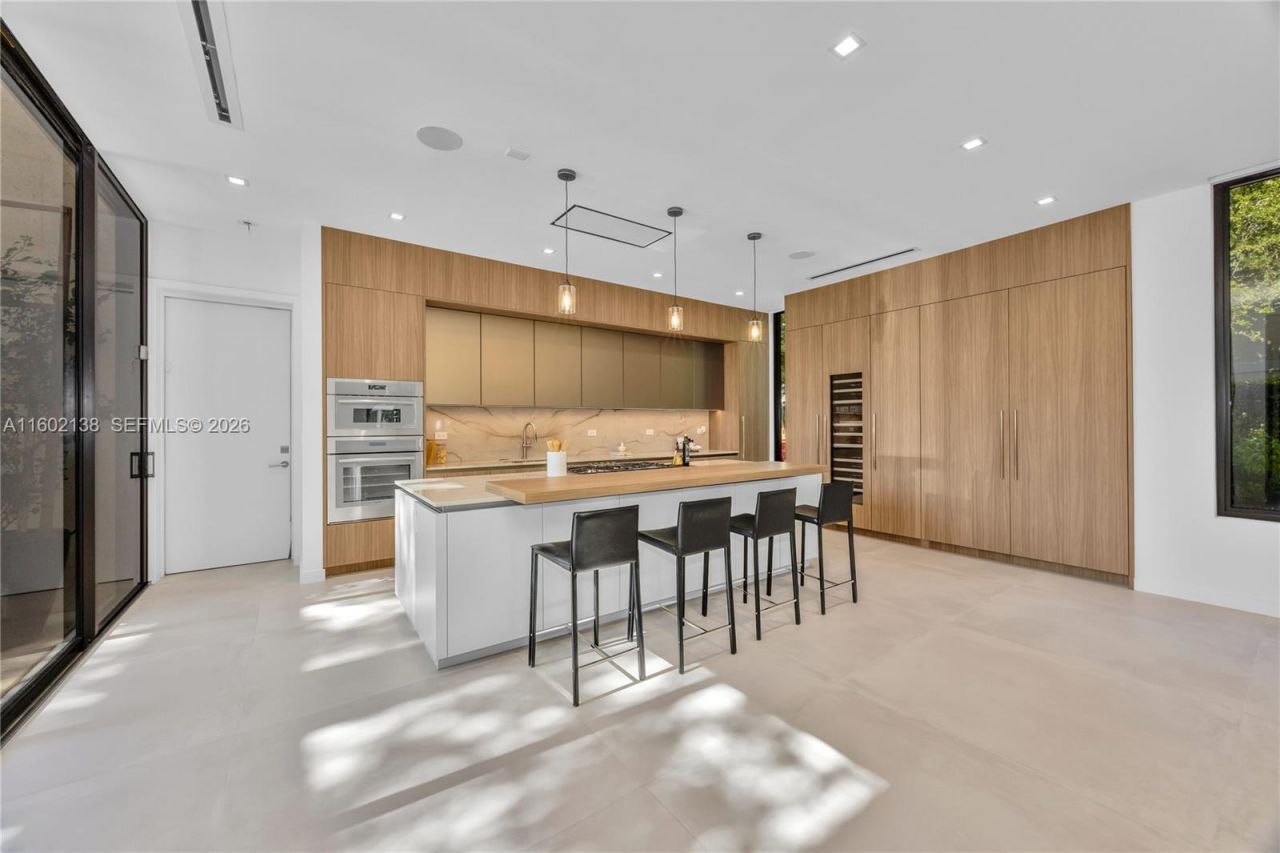 4090 Hardie Ave, Miami, FL 33133 Photo