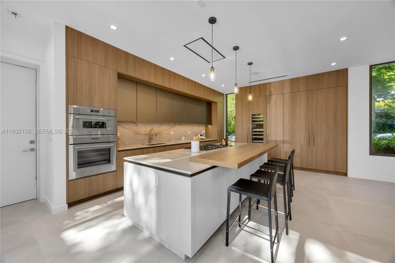 4090 Hardie Ave, Miami, FL 33133 Photo