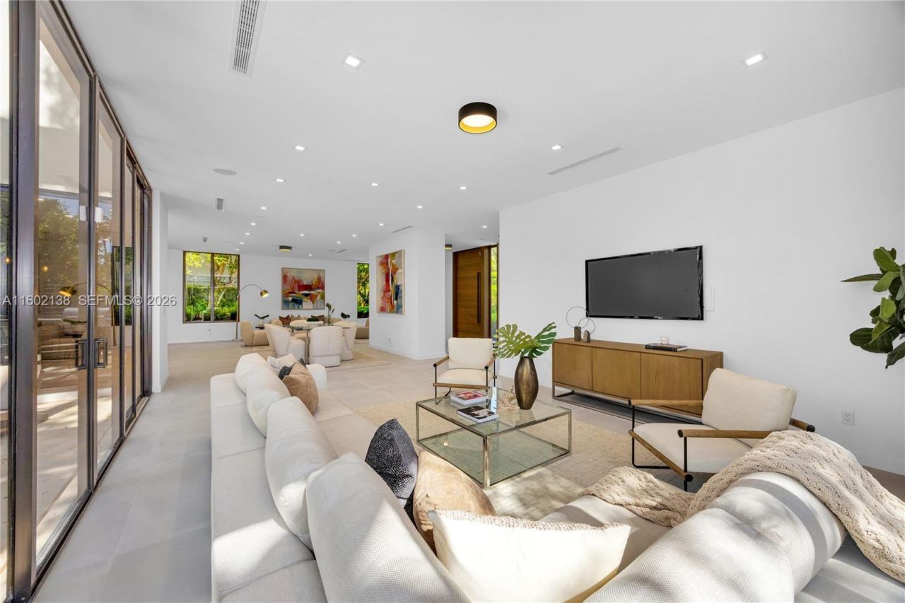 4090 Hardie Ave, Miami, FL 33133 Photo