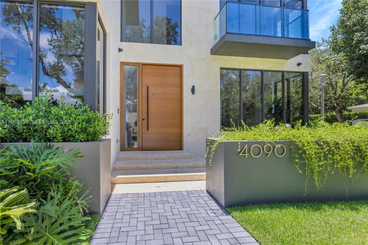 4090 Hardie Ave, Miami, FL 33133 Photo