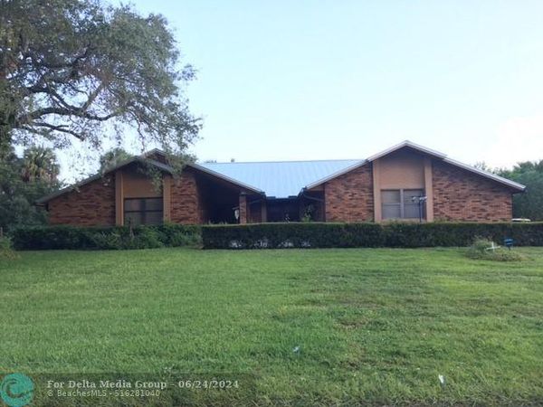 800 French Creek Ln, Fort Pierce, FL 34982