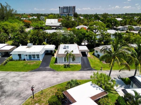 9 Knights Bridge RD, Unit 30, NAPLES, FL 34112