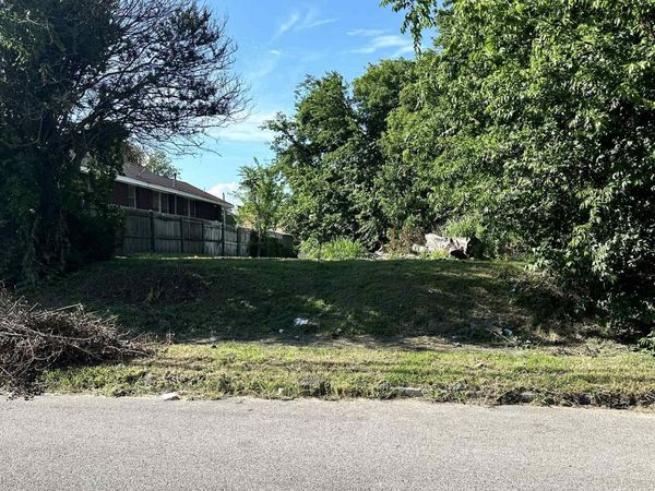 1676 WALKER AVE, Memphis, TN 38114