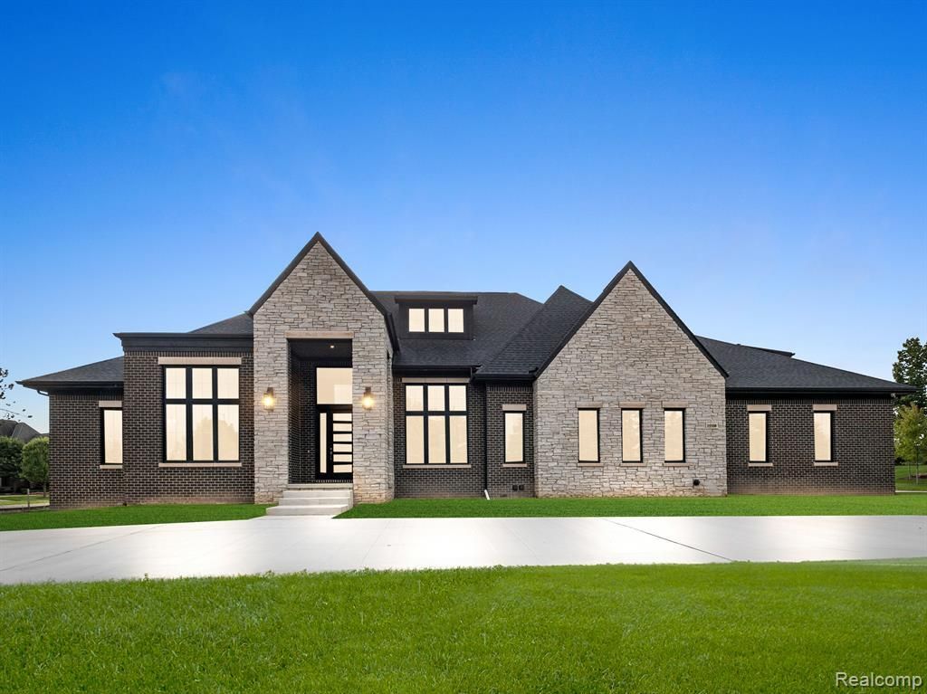 2605 Fairway, Oakland Township, MI 48306 Main Photo