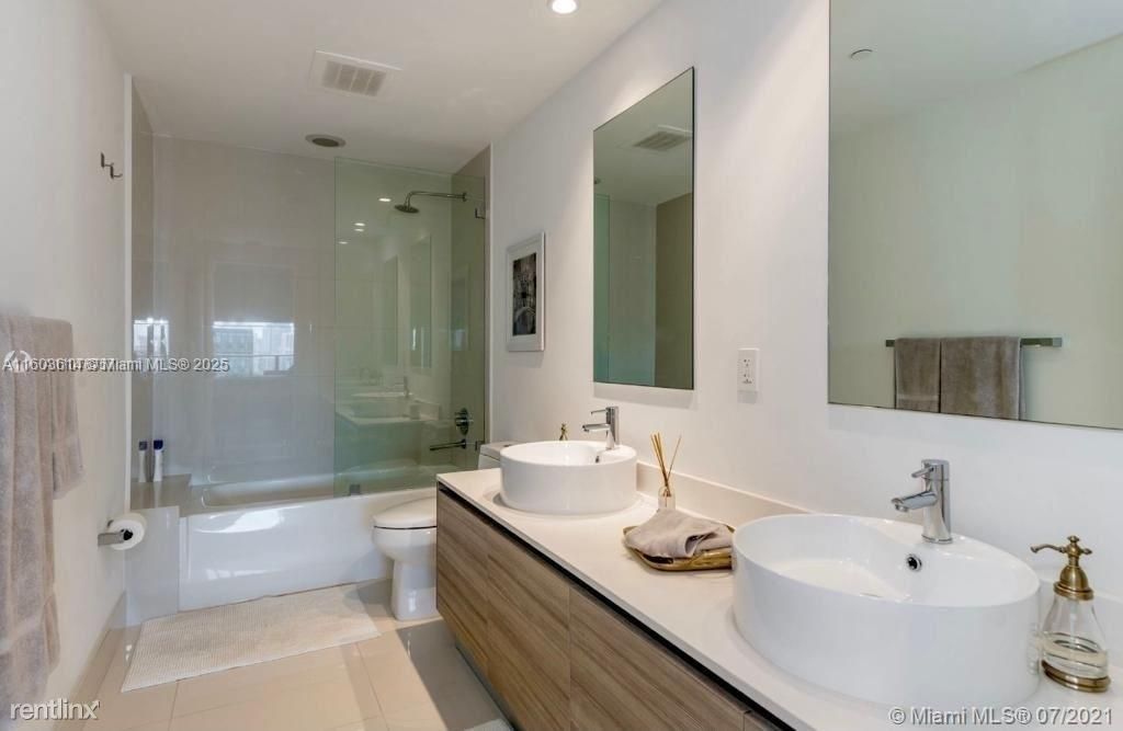 121 NE 34th St, Unit 2402, Miami, FL 33137 Photo