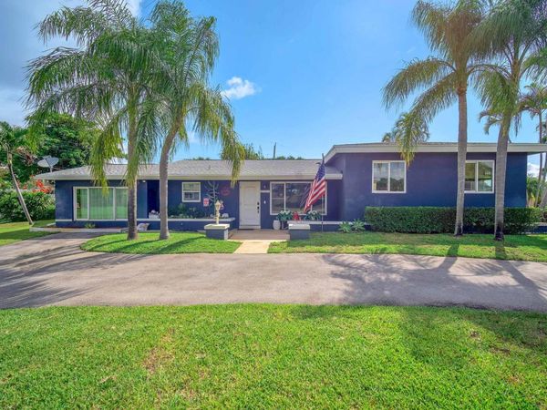 2108 Lake Bass Circle, Lake Worth, FL 33461