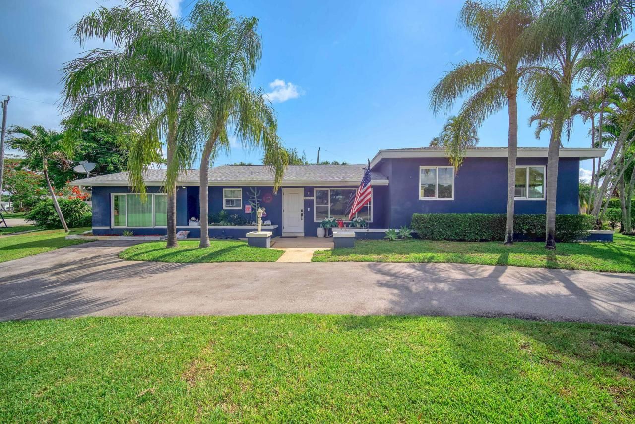 2108 Lake Bass Circle, Lake Worth, FL 33461 Photo