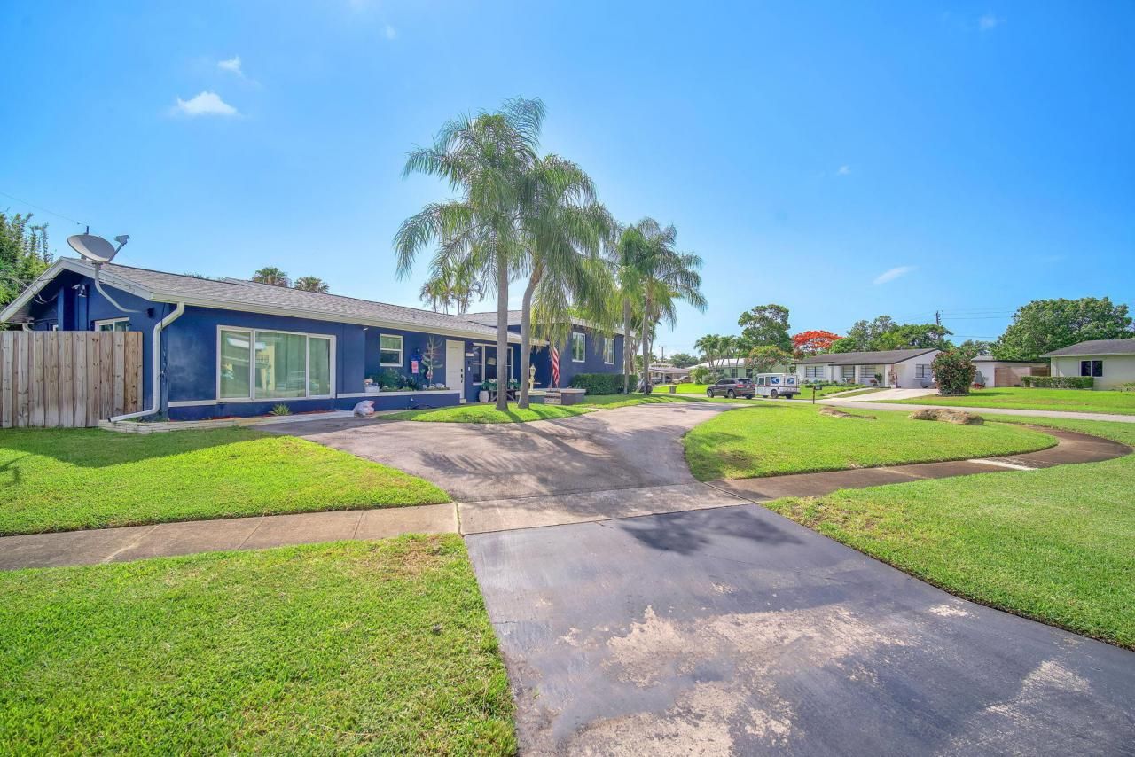 2108 Lake Bass Circle, Lake Worth, FL 33461 Photo