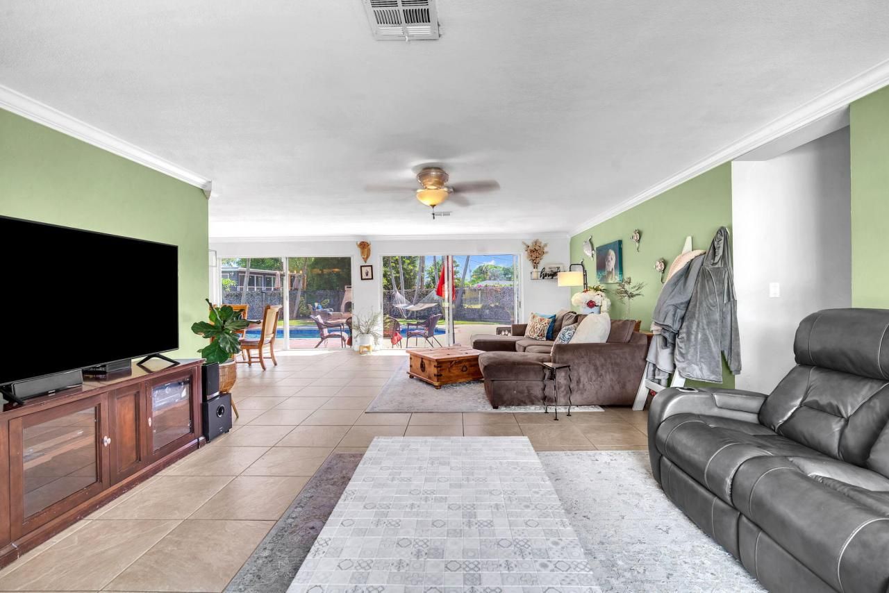 2108 Lake Bass Circle, Lake Worth, FL 33461 Photo