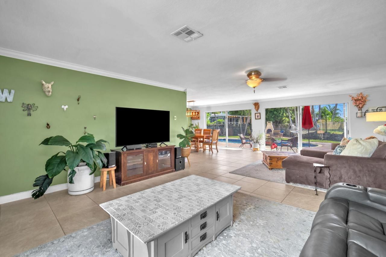 2108 Lake Bass Circle, Lake Worth, FL 33461 Photo