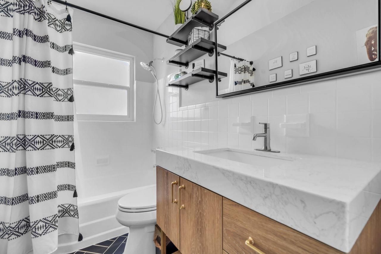 2108 Lake Bass Circle, Lake Worth, FL 33461 Photo